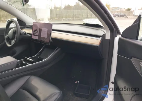 2020 Tesla Model Y Long Range Dual Motor All-Wheel Drive z USA, uszkodzony, nr VIN 5YJYGDEE3LF049077